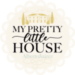 My Pretty Little House van Alberto Juarez