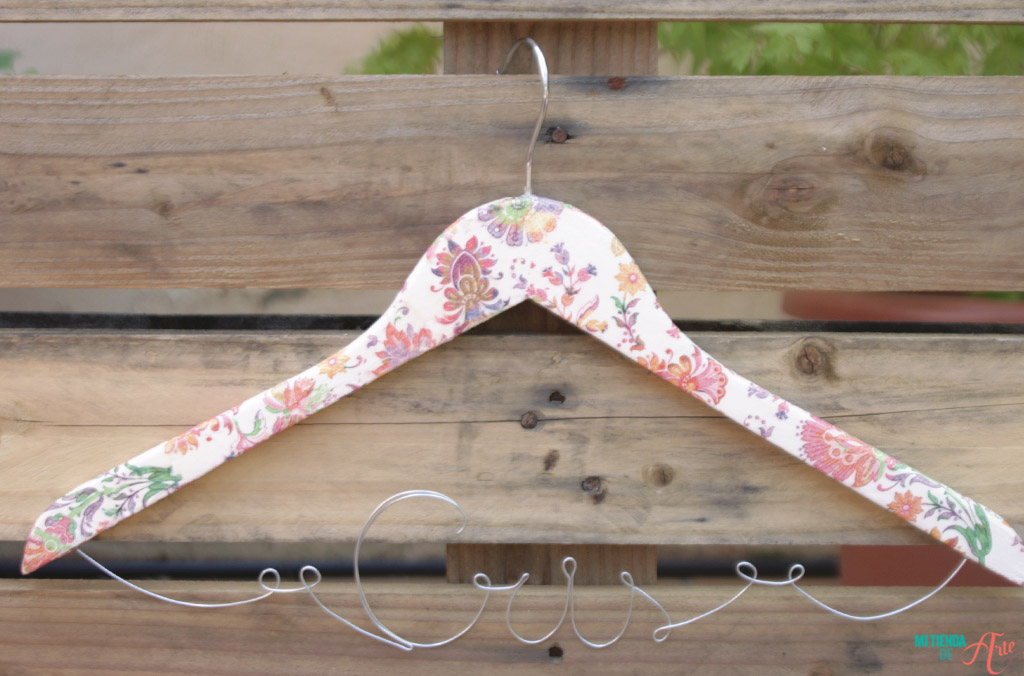 resultado final percha decoupage DIY